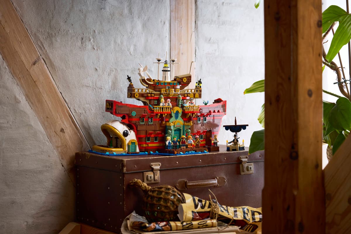 Large Floating Restaurant Building Set - 75640