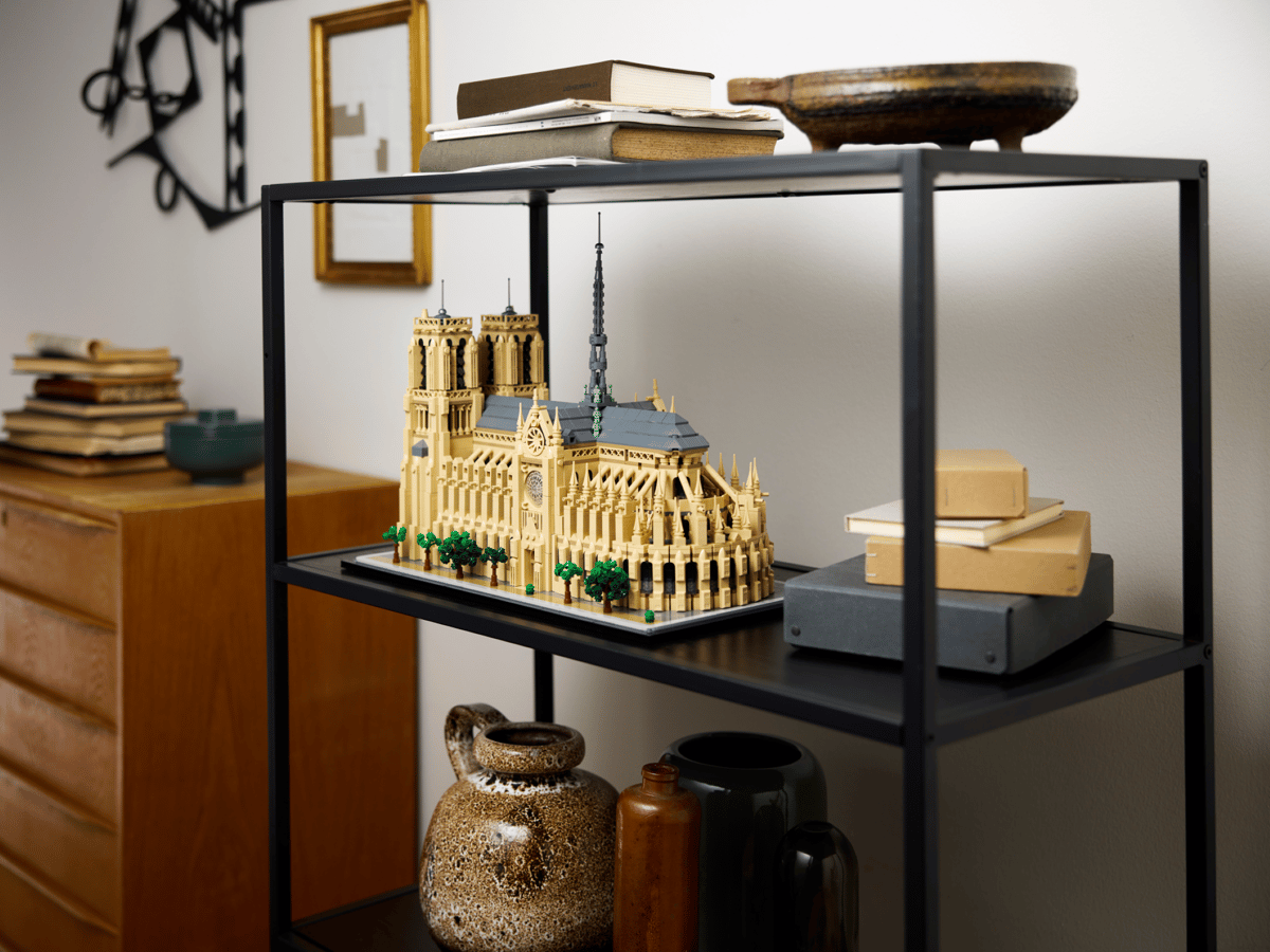 Notre-Dame Architectural Building Model - 21061