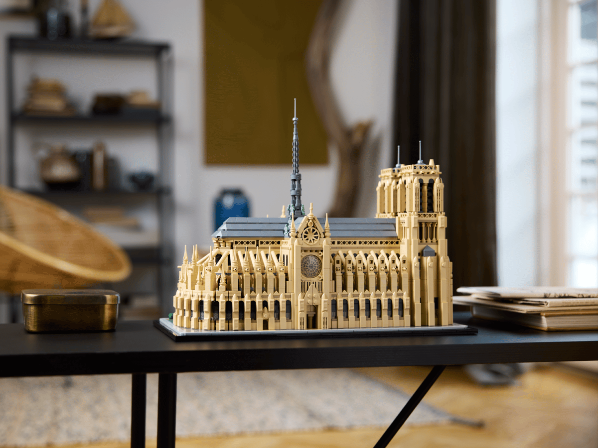 Notre-Dame Architectural Building Model - 21061