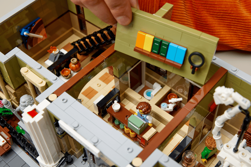Natural History Museum Display Model - 10326