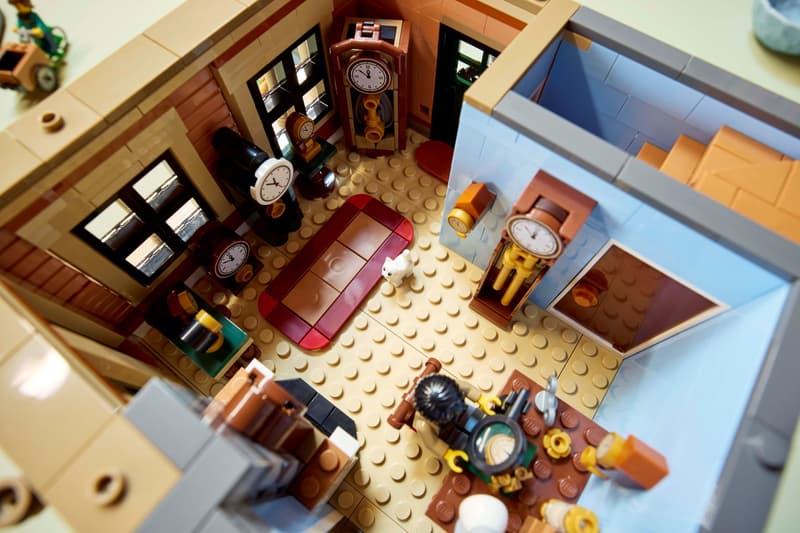 Historic Tudor Corner Building Display Model - 10350