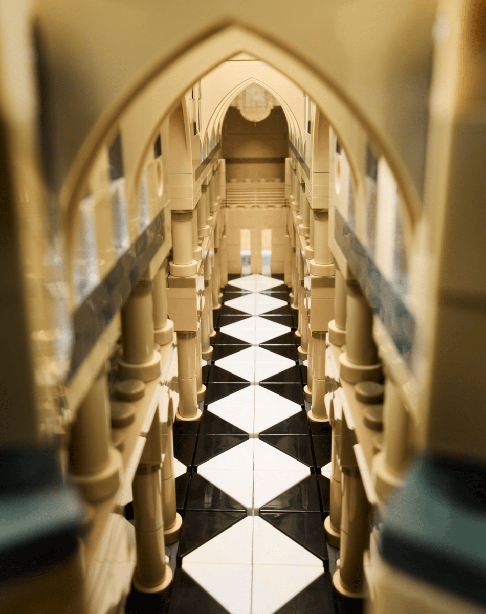 Notre-Dame Architectural Building Model - 21061