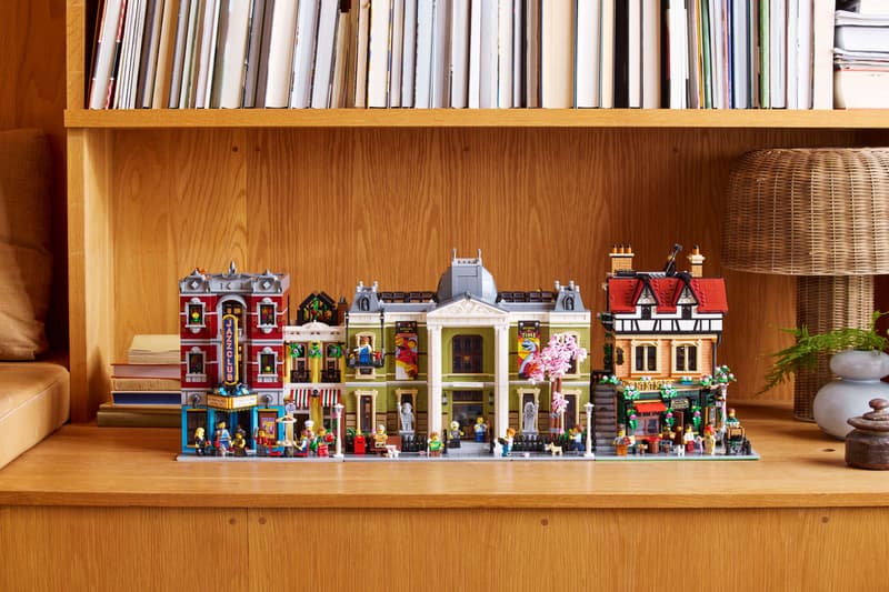 Historic Tudor Corner Building Display Model - 10350