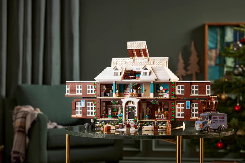 Classic Christmas House Display Model - 21330