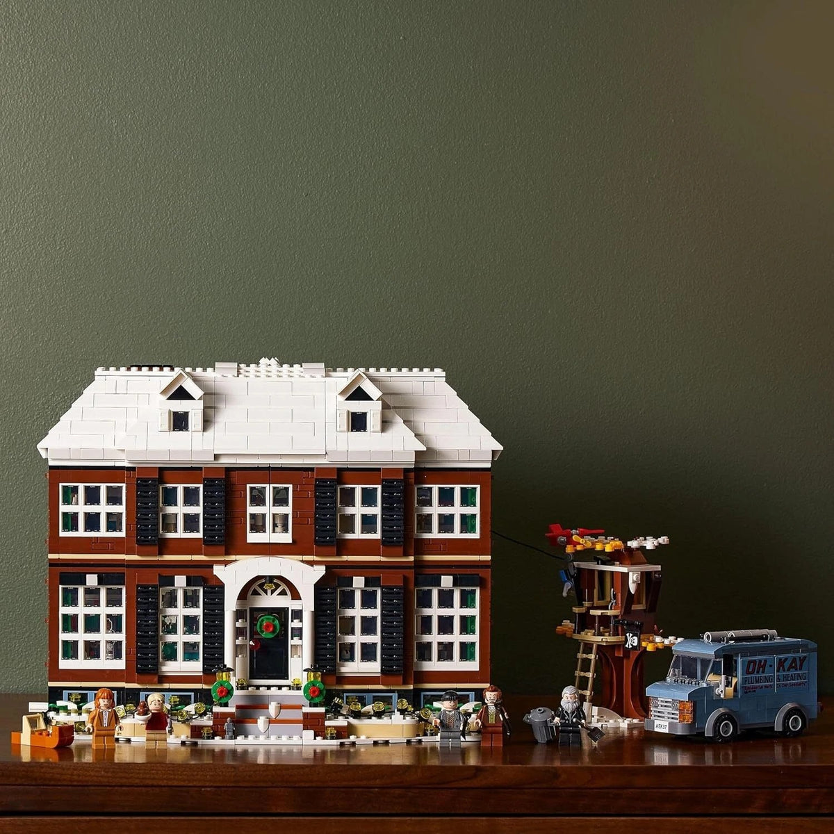 Classic Christmas House Display Model - 21330