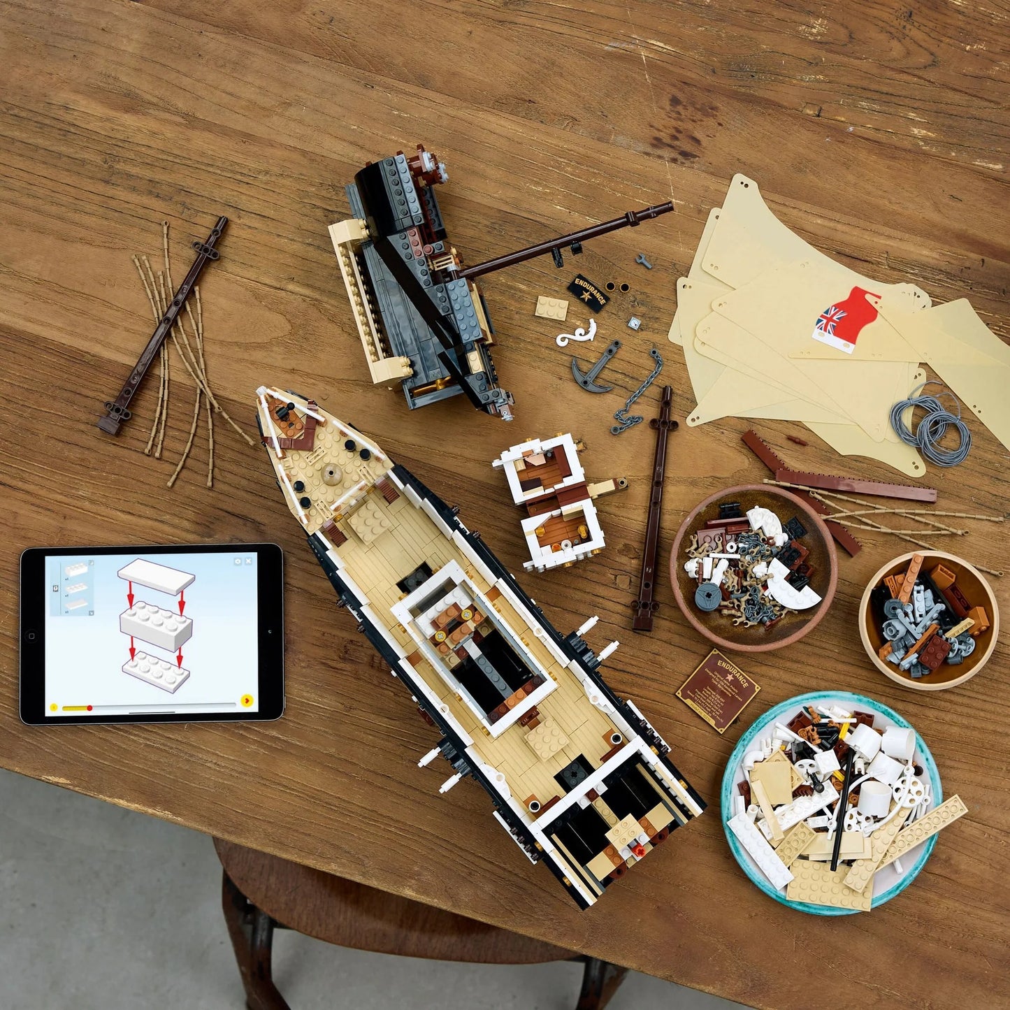 Historic Exploration Ship Building Model - 10335