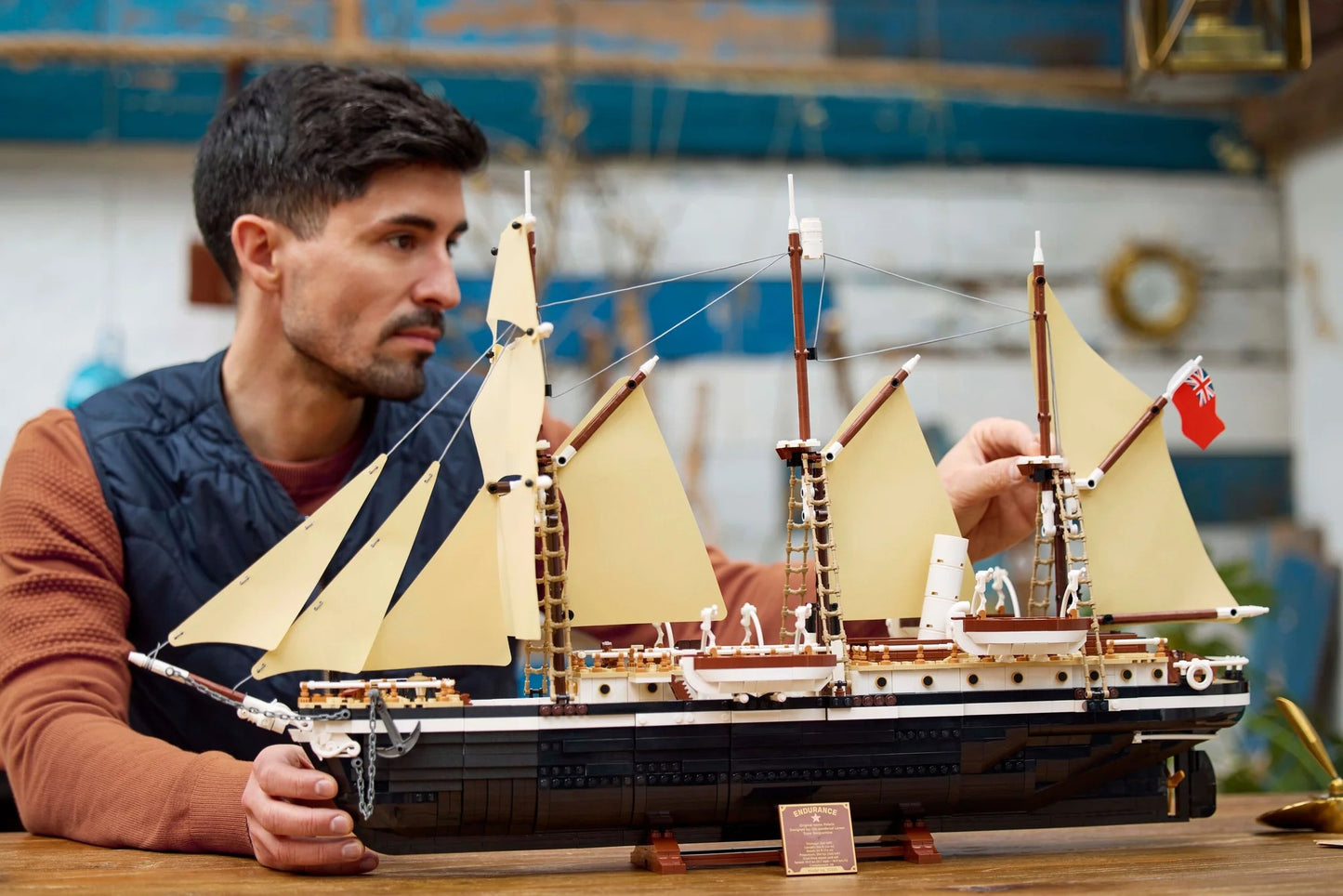 Historic Exploration Ship Building Model - 10335