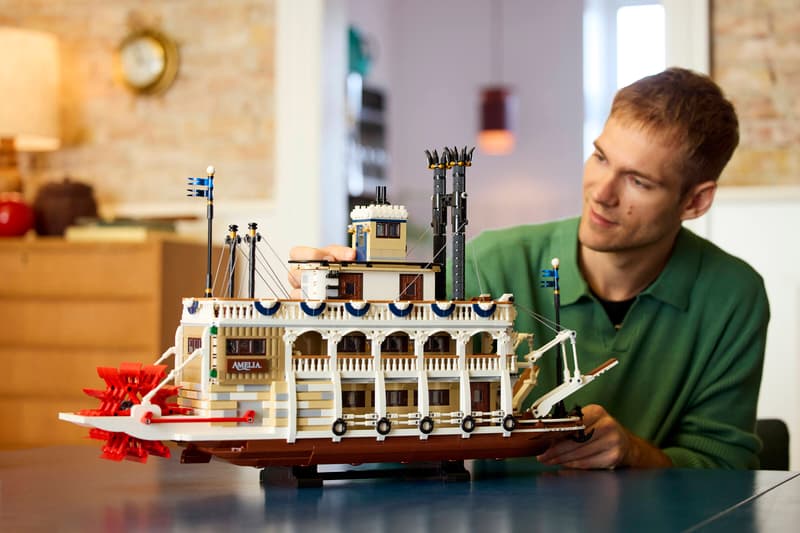 Classic River Steamboat Building Model - 21356