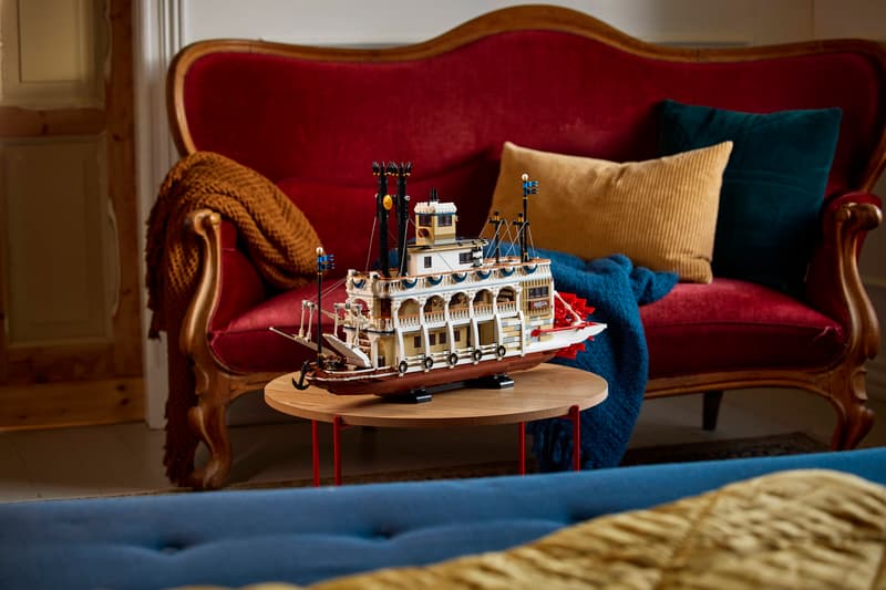 Classic River Steamboat Building Model - 21356