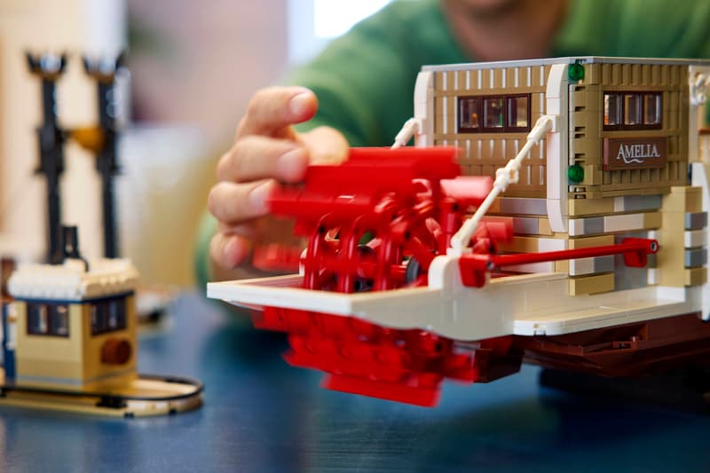 Classic River Steamboat Building Model - 21356