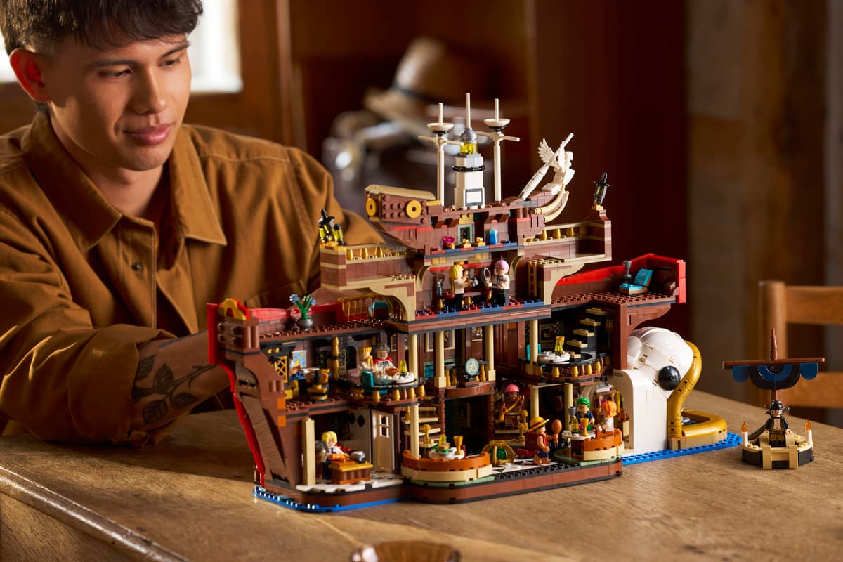 Large Floating Restaurant Building Set - 75640