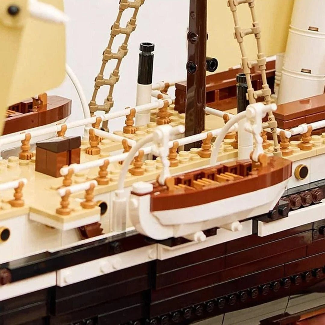 Historic Exploration Ship Building Model - 10335
