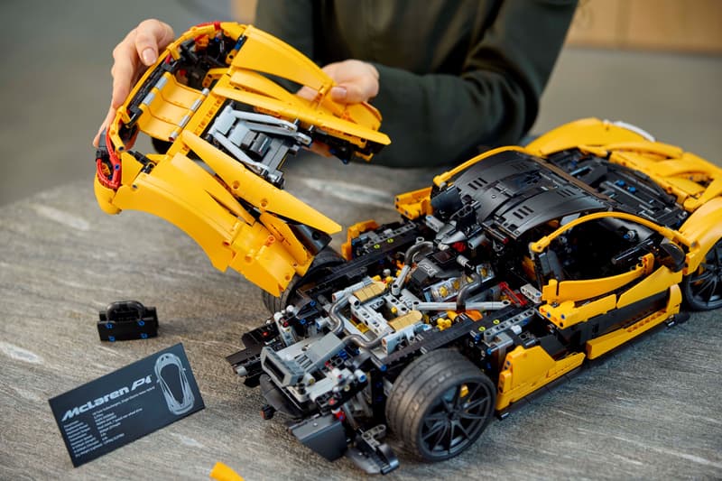 1:8 Scale Hybrid Supercar P1 Building Model - 42172