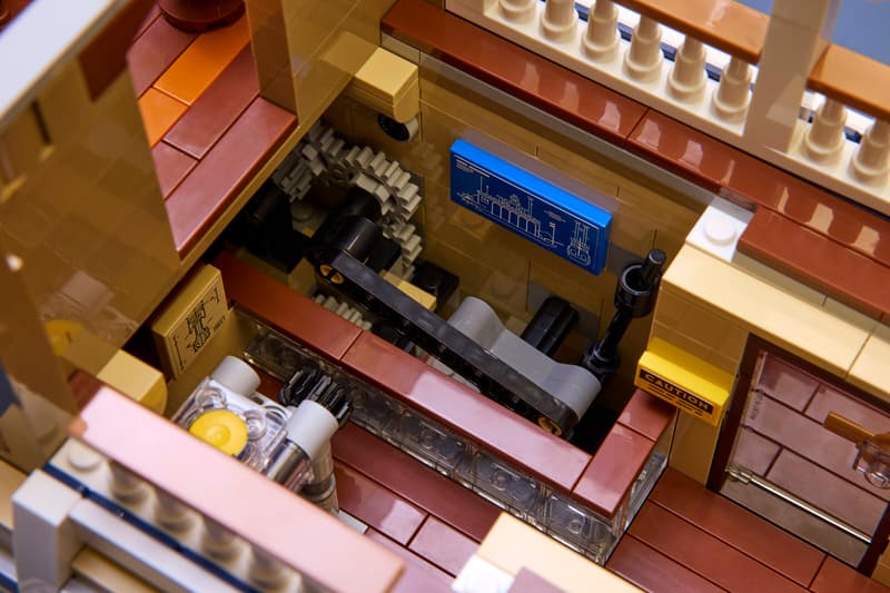 Classic River Steamboat Building Model - 21356