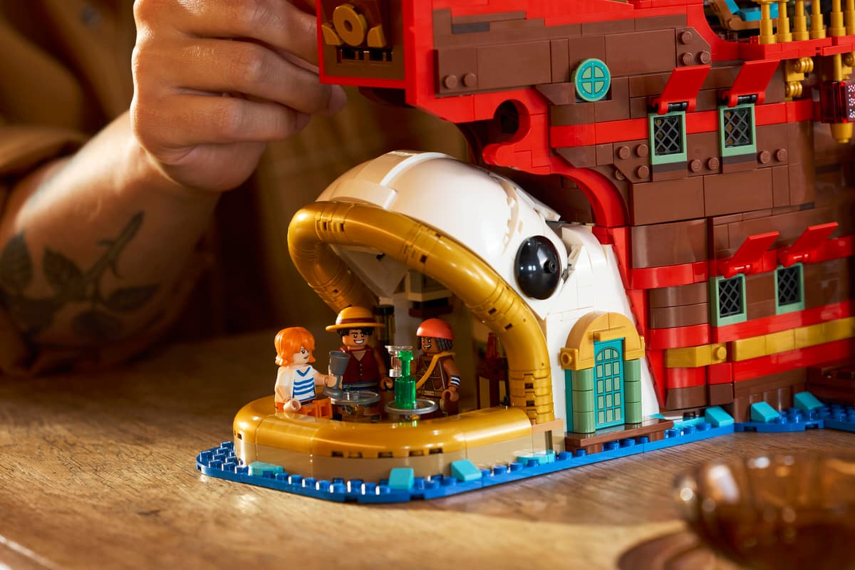 Large Floating Restaurant Building Set - 75640