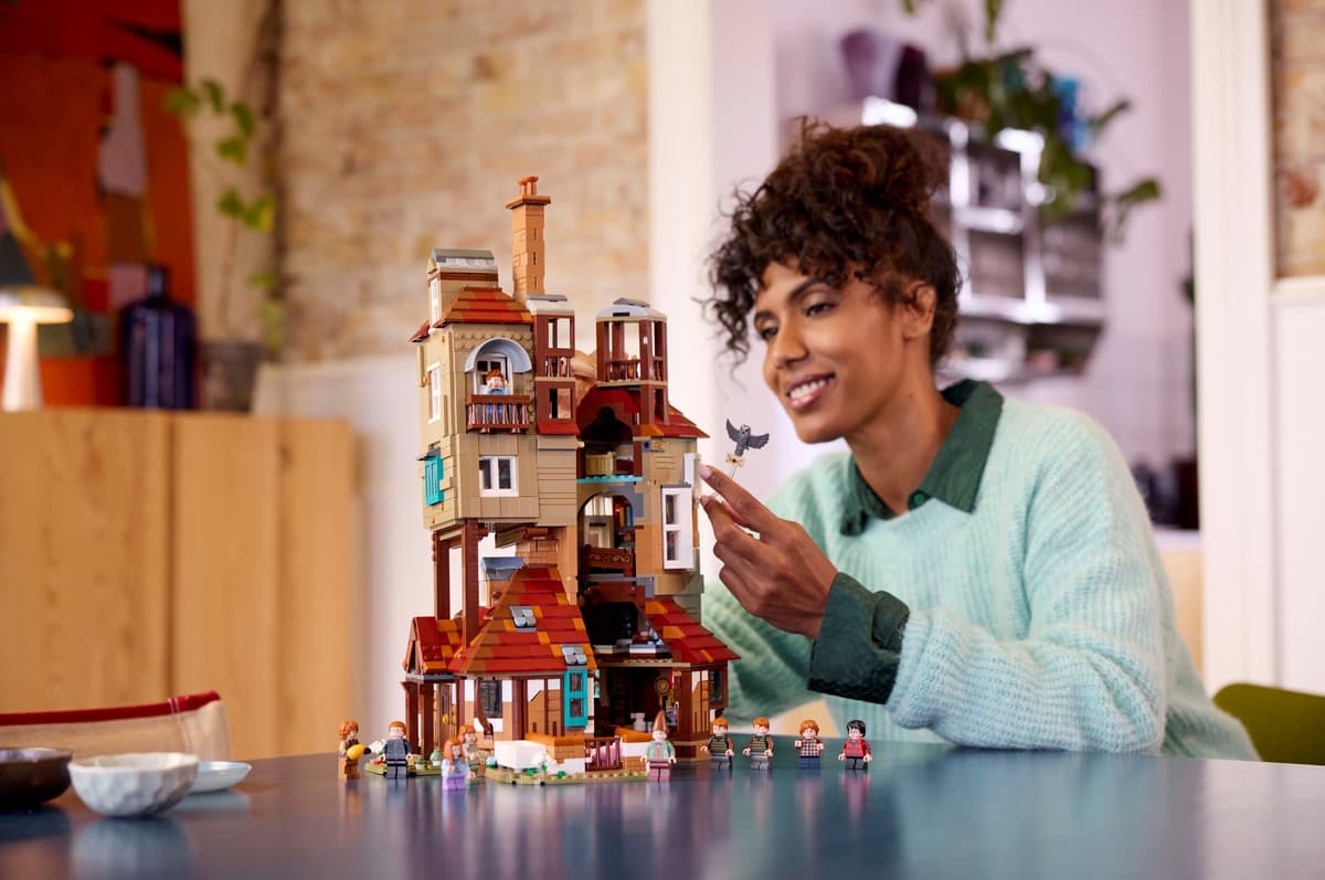 Collector magical family house building set - 76437