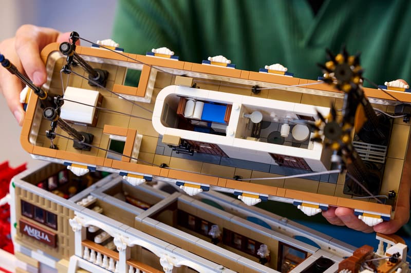 Classic River Steamboat Building Model - 21356