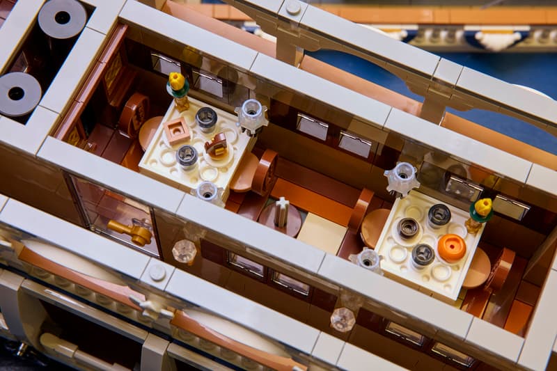 Classic River Steamboat Building Model - 21356
