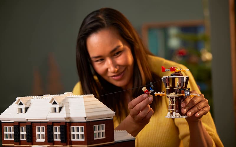 Classic Christmas House Display Model - 21330