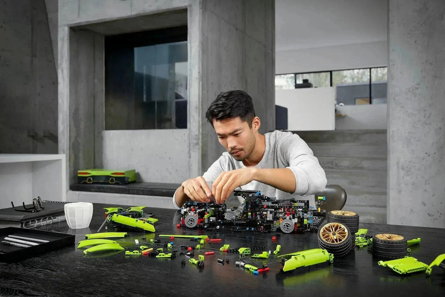42115 Technic V12 Supercar Building Set