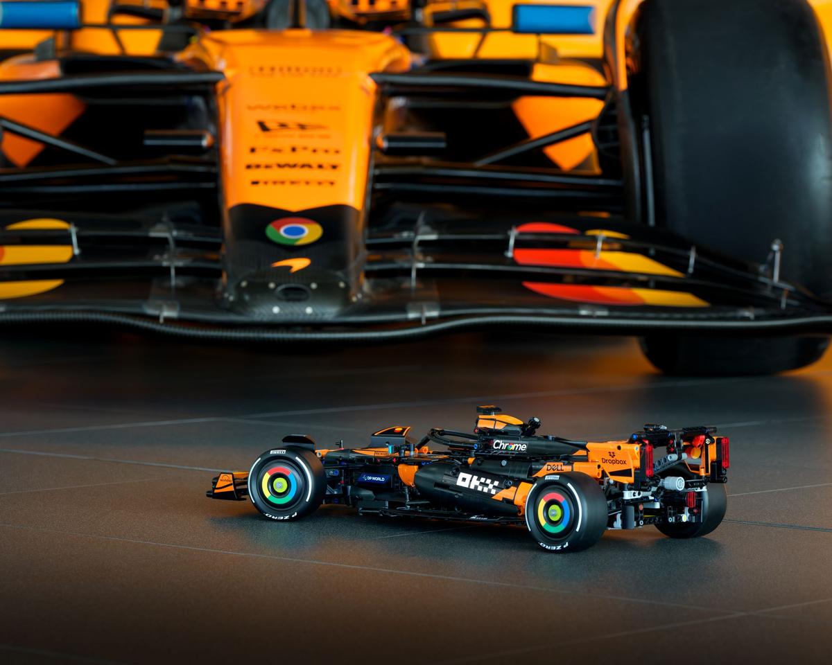 British F1 Racing Car MCL39 - 42228