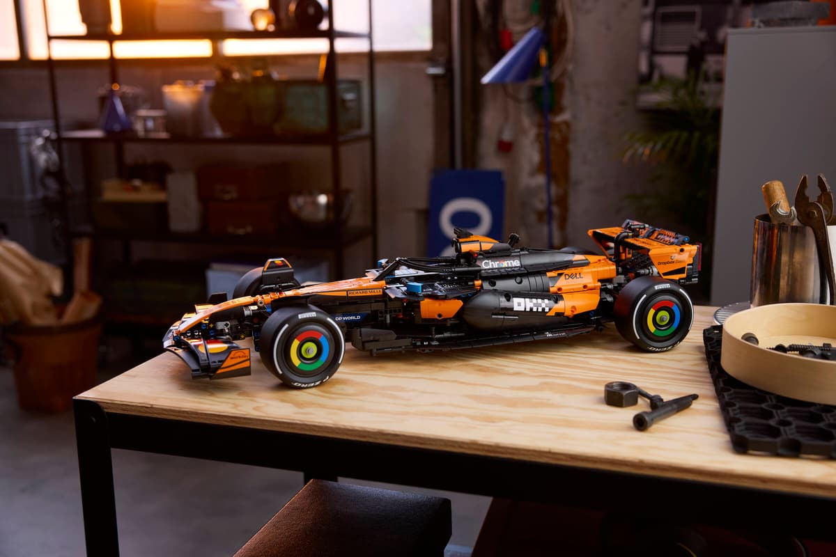 British F1 Racing Car MCL39 - 42228