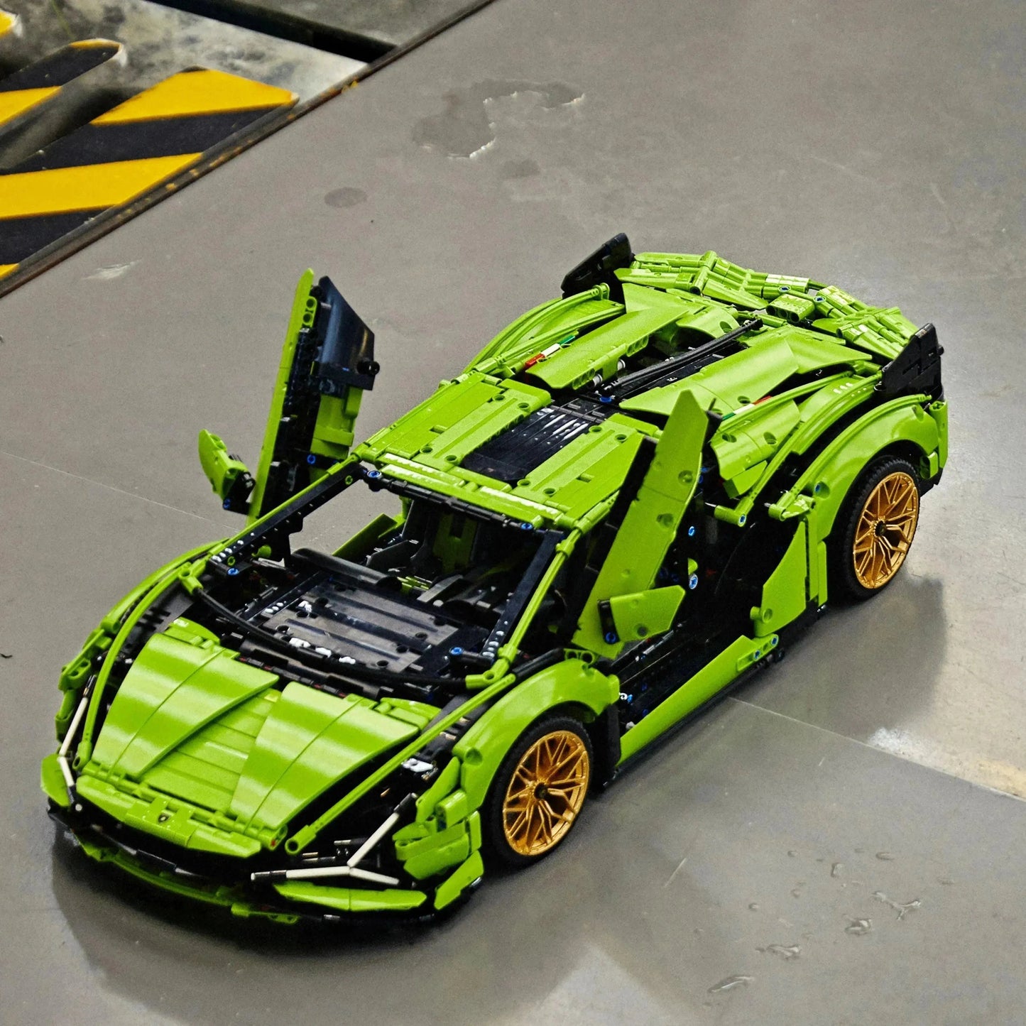 42115 Technic V12 Supercar Building Set